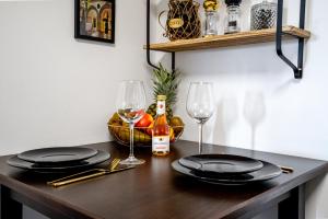 a table with black plates and wine glasses on it at Schängel Chic 19 in Koblenz
