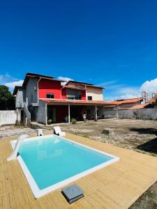 Bazén v ubytování Conforto e sossego próximo à praia nebo v jeho okolí