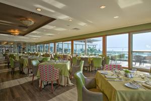 Een restaurant of ander eetgelegenheid bij Divani Apollon Palace & Thalasso