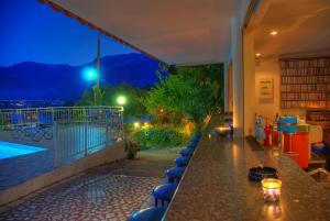 Πισίνα στο ή κοντά στο Hotel Emerald and Suites