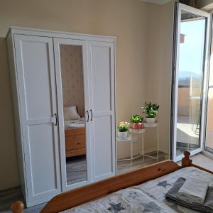 A bed or beds in a room at Francesca Apartmanlakása