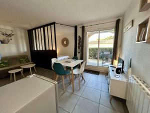 Φωτογραφία από το άλμπουμ του Appart studio 4 couchages SAINT CYPRIEN SC245-004 σε Saint-Cyprien-Plage +5 φωτογραφίες