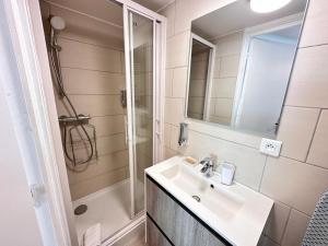 a bathroom with a sink and a shower at Le pilier G un cocon confortable proche du centre in Reims +19 photos
