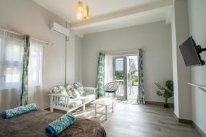 a living room with a couch and a chair at La Casa Sorento in Victoria