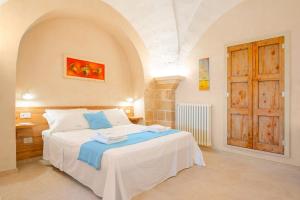 A bed or beds in a room at Villa Luritu Luxury Pool Tricase by HDSalento