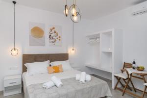 Ένα ή περισσότερα κρεβάτια σε δωμάτιο στο Sunny & Blue 2