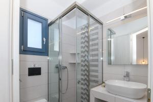 Ένα μπάνιο στο Sunny & Blue 2 +19 φωτογραφίες