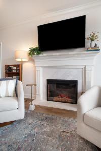 TV/trung tâm giải trí tại Knox Hideaway 2 miles to Market Square