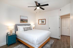 Giường trong phòng chung tại Knox Hideaway 2 miles to Market Square