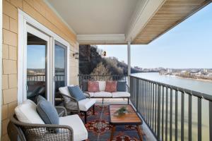 a balcony with a view of the water at Rivertowne Escape Downtown Knoxville in Knoxville +32 photos
