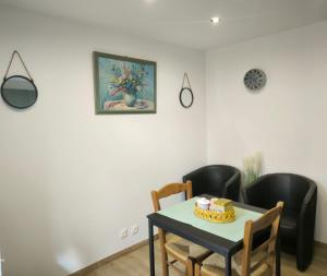 a dining room with a table and black chairs at studio in Morières-lès-Avignon