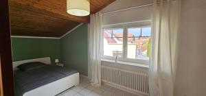 Ένα ή περισσότερα κρεβάτια σε δωμάτιο στο Schöne Zimmer am Langenselbolder Dreieck A 45 A 66