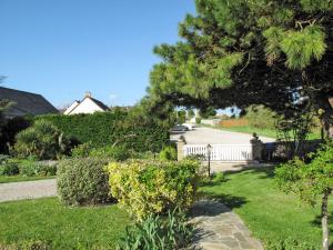 ポールバイユにあるHoliday Home Le Pré Salé by Interhomeの木道庭園