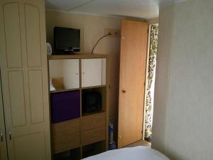 TV a/nebo společenská místnost v ubytování Golden Sands Atlas GS 6 Berth FREE WIFI