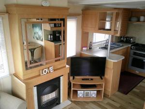 Kuchyň nebo kuchyňský kout v ubytování Golden Sands Atlas GS 6 Berth FREE WIFI