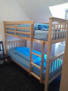 Postel nebo postele na pokoji v ubytování Torrin Bunkhouse