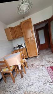 Kuchyňa alebo kuchynka v ubytovaní La Casa Di Edy