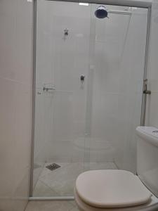 a bathroom with a glass shower with a toilet at Loft próximo Estádios e Faculdades in Campinas +7 photos