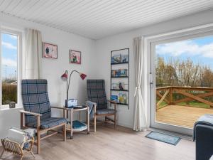 TV a/nebo společenská místnost v ubytování Holiday Home Gise - 2-8km from the sea by Interhome