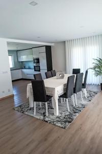 Η κουζίνα ή μικρή κουζίνα στο Holiday Home Quinta d'Azenha by Interhome +24 φωτογραφίες