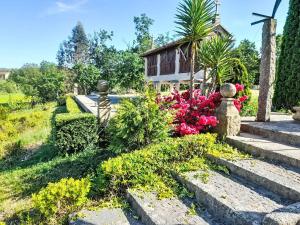 Κήπος έξω από το Holiday Home Quinta d'Azenha by Interhome