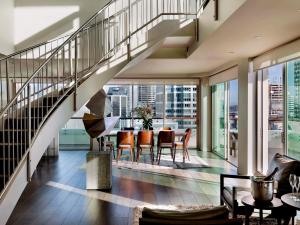 Pullman Auckland Hotel & Apartments的休息区