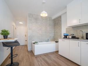 Kuchyňa alebo kuchynka v ubytovaní Studio San Luis by Interhome