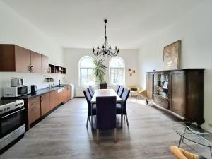 a large kitchen with a table and chairs in it at Haltestelle - Private Zimmervermietung Röbel Müritz in Röbel