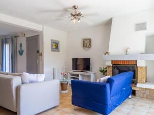 TV/trung tâm giải trí tại Holiday Home Bosquet des Ecureuils 17 by Interhome