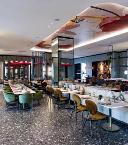 Restoran atau tempat lain untuk makan di Black Diamond Hotel