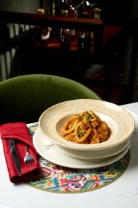 Makanan di atau berdekatan hotel