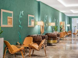 Posezení v ubytování Movenpick Resort and Spa Fruske Terme