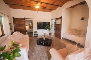 a living room with a couch and a table at Casa Botanica in Lo de Marcos