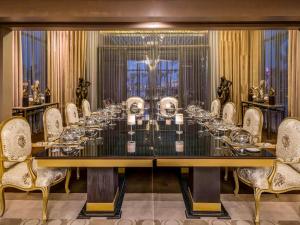 a conference room with a long table and chairs at Rixos Premium Seagate in Sharm El Sheikh