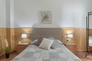 Łóżko lub łóżka w pokoju w obiekcie Apartamento Rocio - solo familias