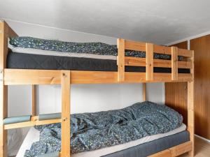 Holiday Home Synthia - 3km to the inlet by Interhome房間的床