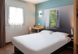 Postel nebo postele na pokoji v ubytování B&B HOTEL Montauban