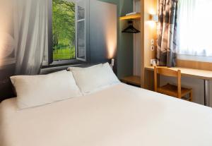 Postel nebo postele na pokoji v ubytování B&B HOTEL Montauban