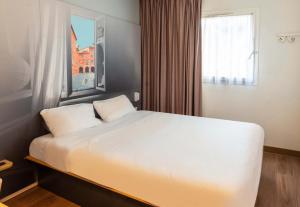 Postel nebo postele na pokoji v ubytování B&B HOTEL Montauban