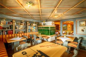 Lounge nebo bar v ubytování Landhotel Bartlehof