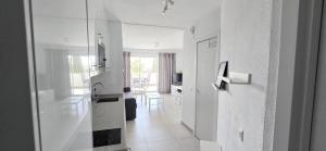 TV a/nebo společenská místnost v ubytování Stunning one bedroom Pueblo Evita. Sea views + 7 fotografií