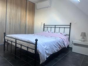 Postel nebo postele na pokoji v ubytování Appartement neuf cosy proche mer et Nausicaa + 2 fotografie