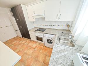 A kitchen or kitchenette at LITORAL COSTA DORADA - LAS CUMBRES Only families