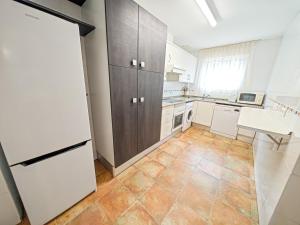 A kitchen or kitchenette at LITORAL COSTA DORADA - LAS CUMBRES Only families