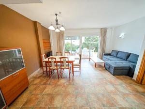 A seating area at LITORAL COSTA DORADA - LAS CUMBRES Only families