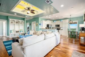Η κουζίνα ή μικρή κουζίνα στο The Beach House home