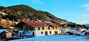 a small town with a mountain in the background at Oberland-Ferienwohnung-Puerschling-Wurmansau-inkl-Koenigscard in Unterammergau