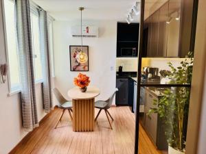 a small kitchen with a table and chairs in a room at Modern Studio in Catete – Close to the Metro in Rio de Janeiro