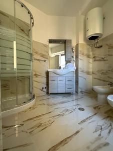 Koupelna v ubytování Sofia Holiday Home + 42 fotografií