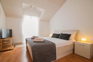 Posteľ alebo postele v izbe v ubytovaní Helvetia Sunny Apartments + 37 fotografií